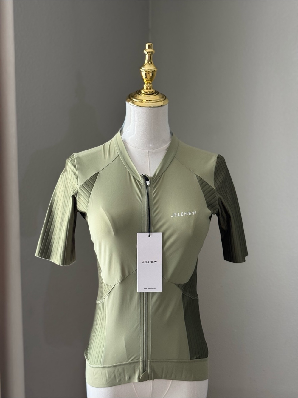 Jelenew Women’s Cycling Jersey Sage Green Short Sleeve Full Zip Size L NWT